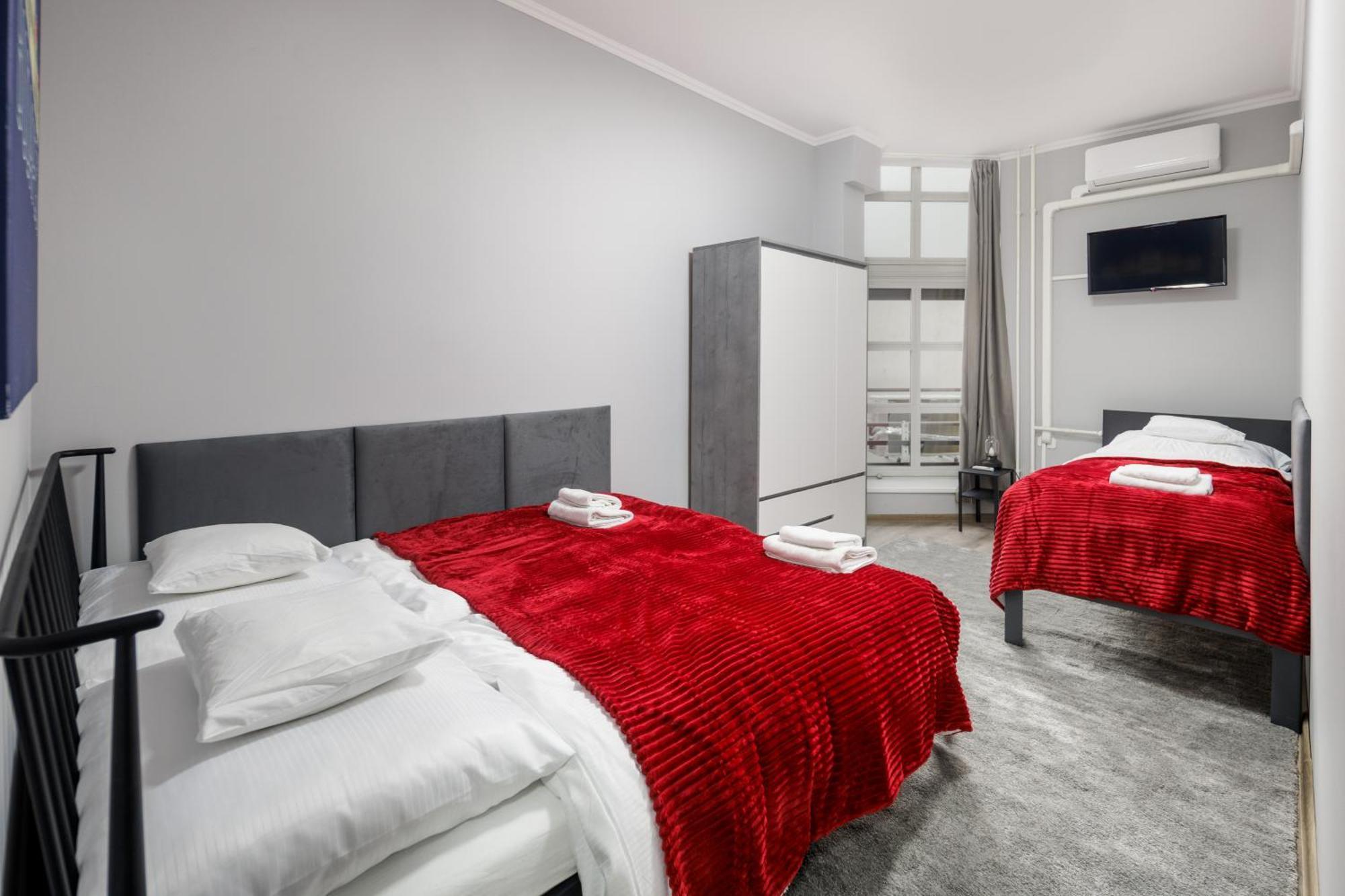 Downtown Apartment House Red — Photos 1