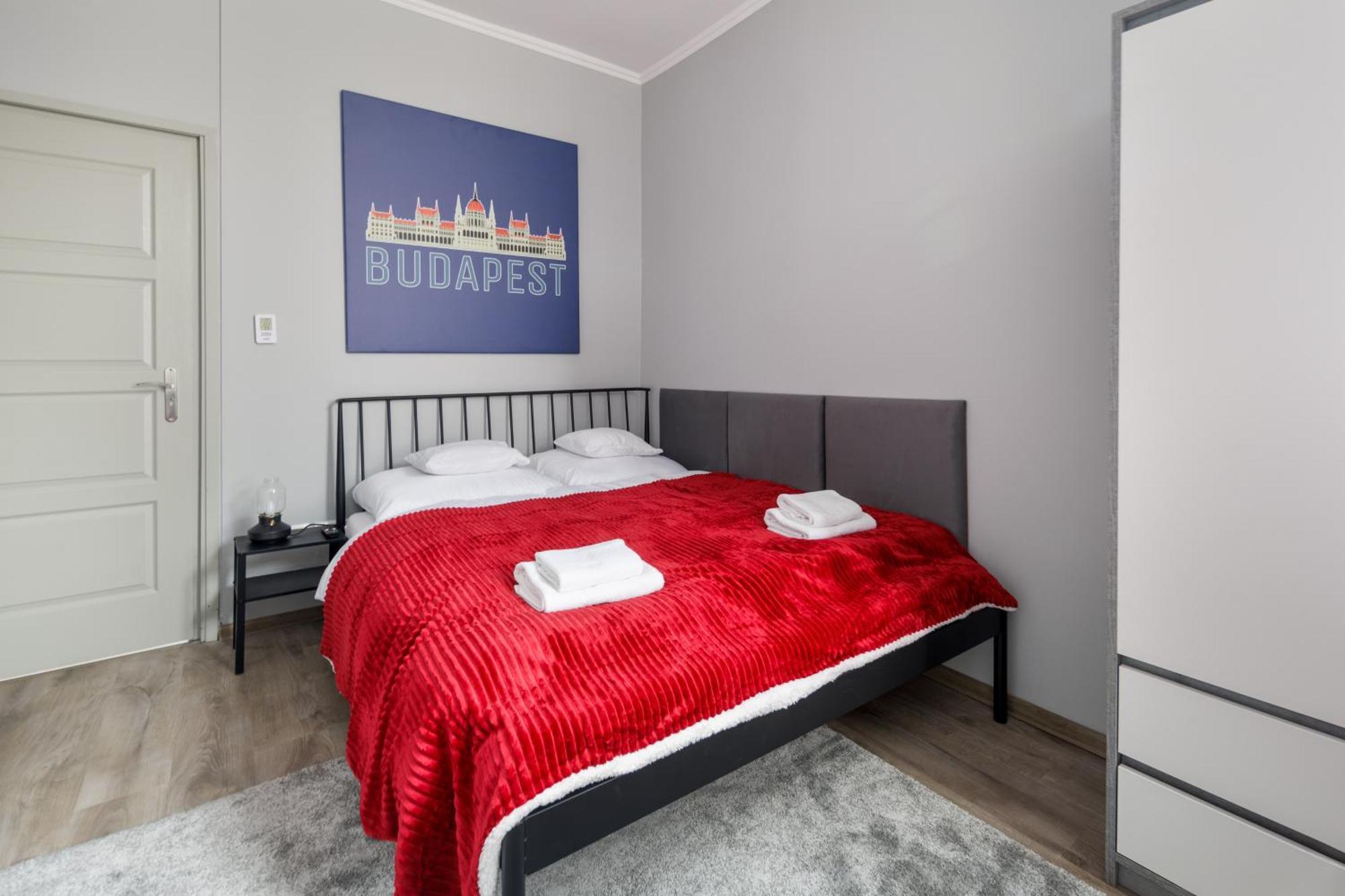 Downtown Apartment House Red — Photos 3